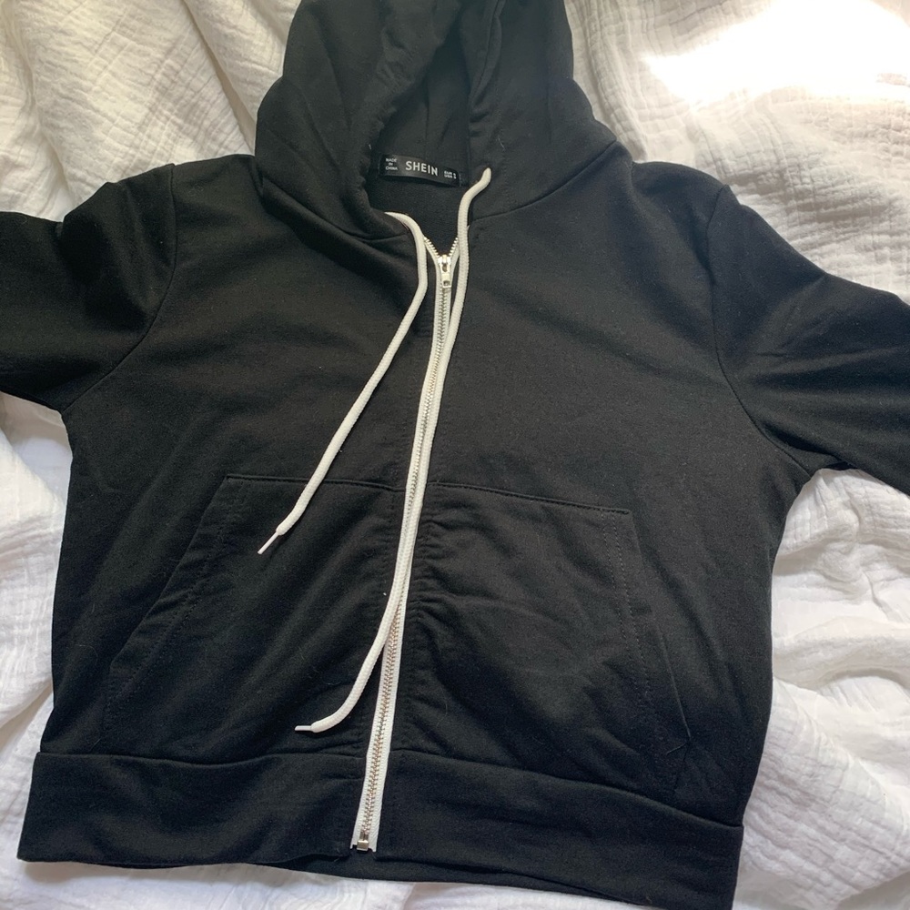 Shein cropped black sweatshirt